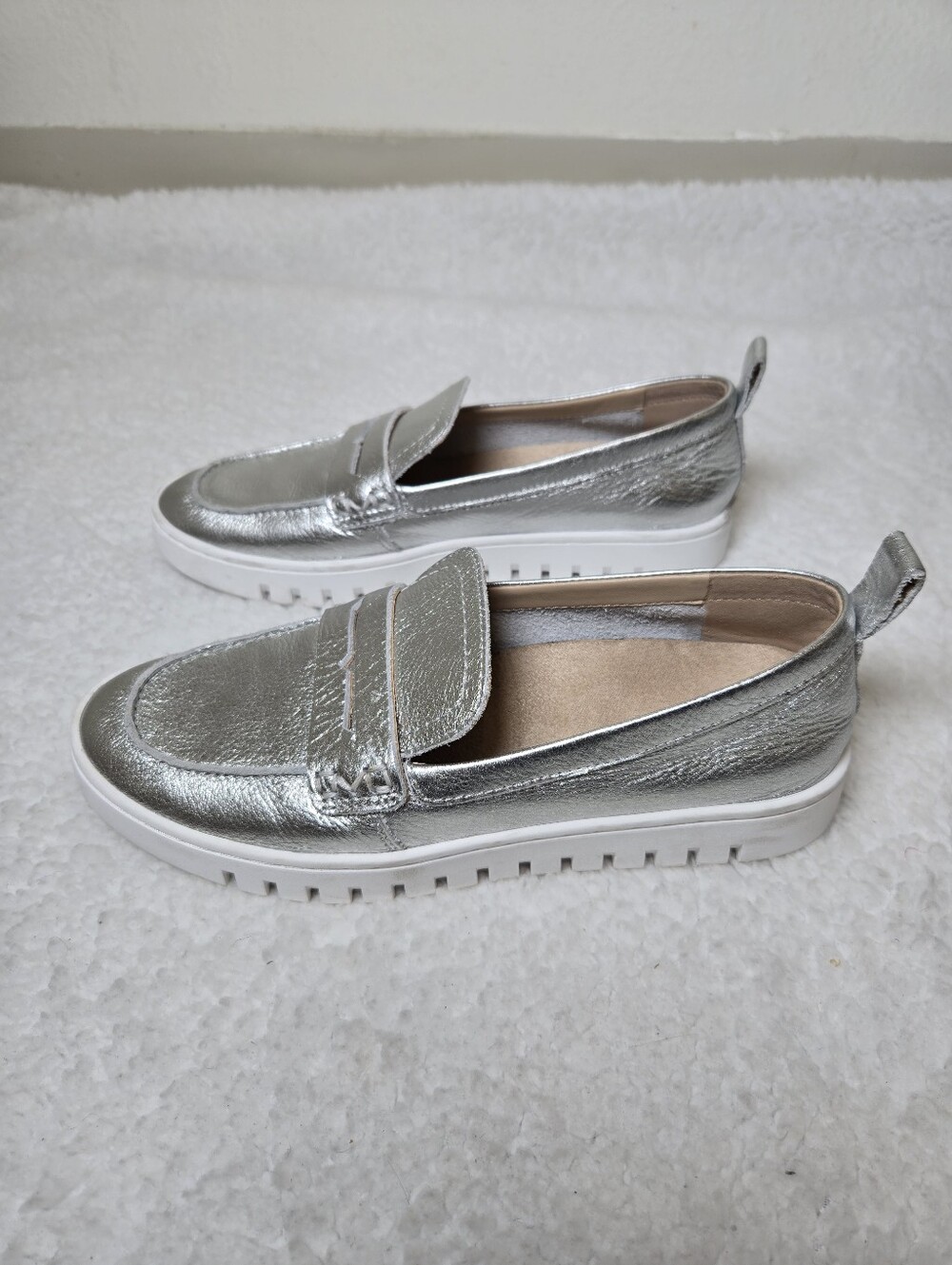 Vionic Uptown Loafer Silver Metallic Leather Comfort Shoes Size 8 Penny Flats